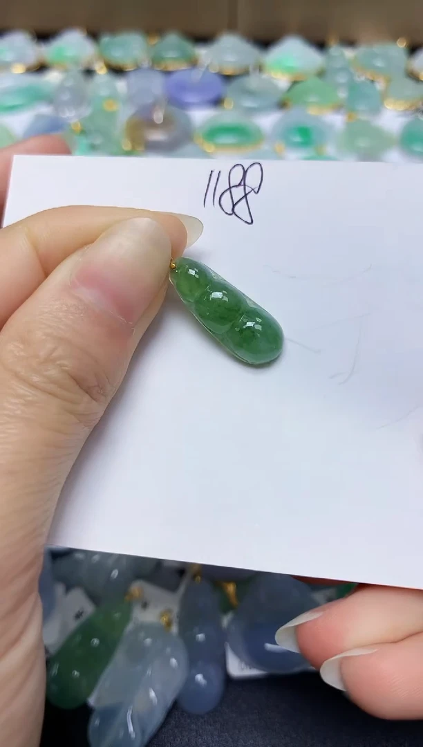 翡翠未镶嵌颈饰 天然翡翠A货