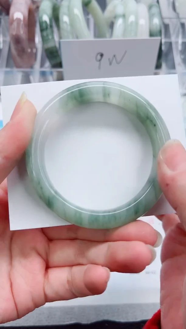 【闪购商品】石英质玉手镯未镶嵌A440-52高