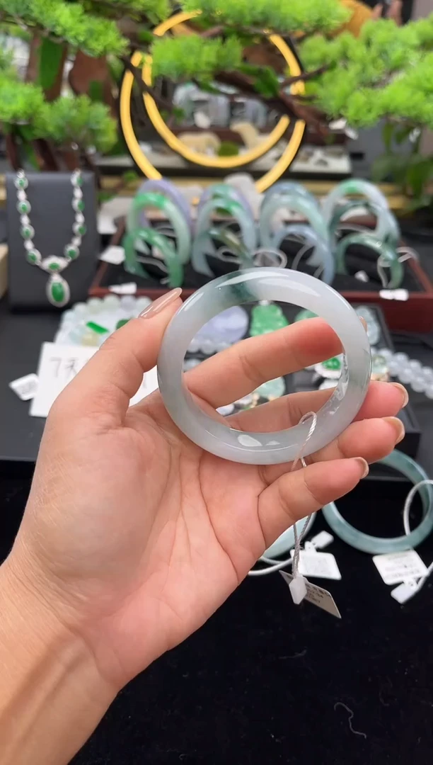 未镶嵌手镯翡翠手镯