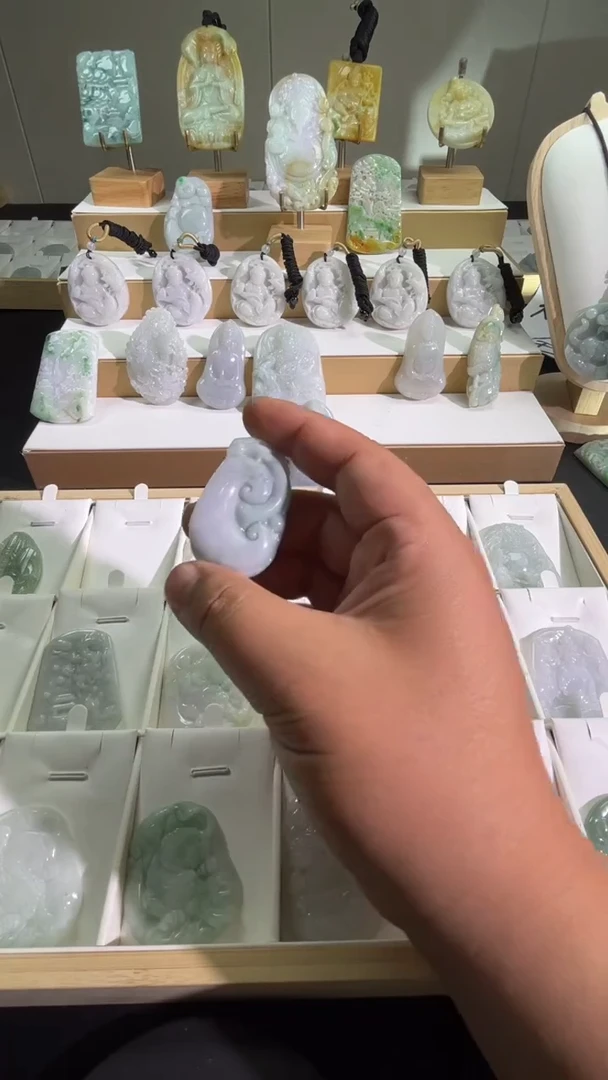 颈饰未镶嵌翡翠11/26    121