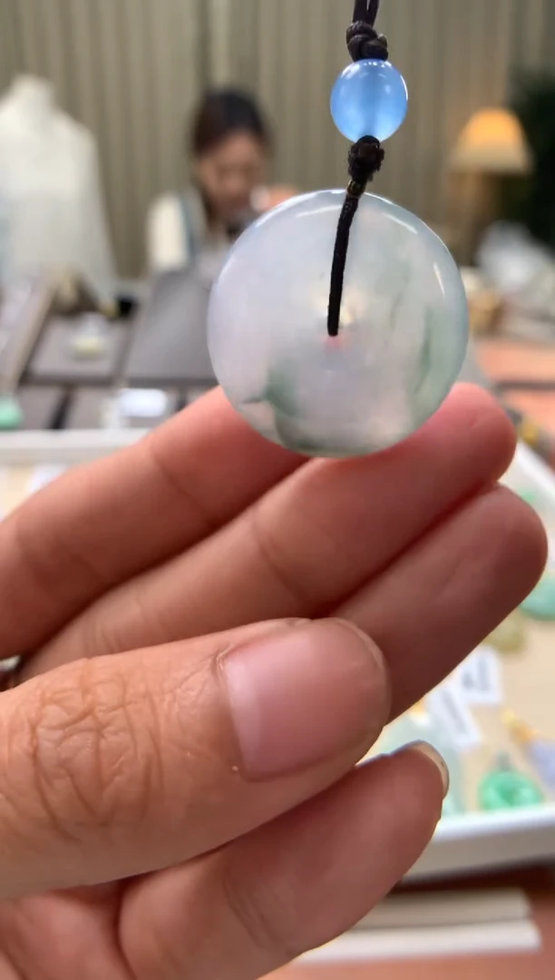 翡翠未镶嵌颈饰平安扣