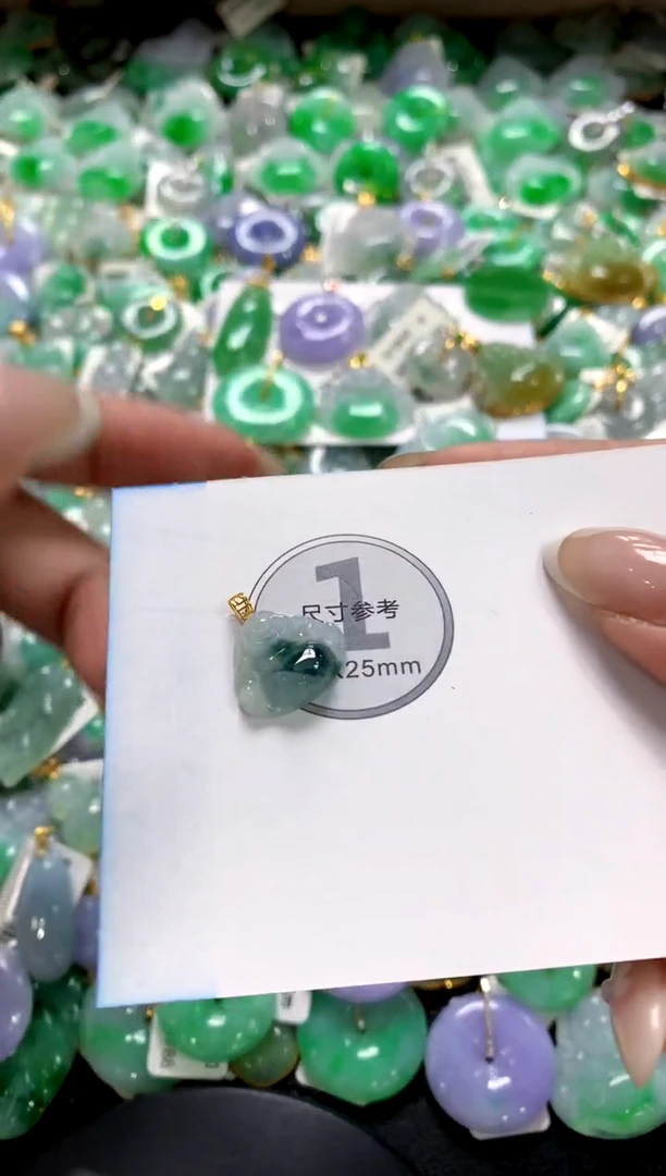 翡翠18K金镶嵌颈饰1