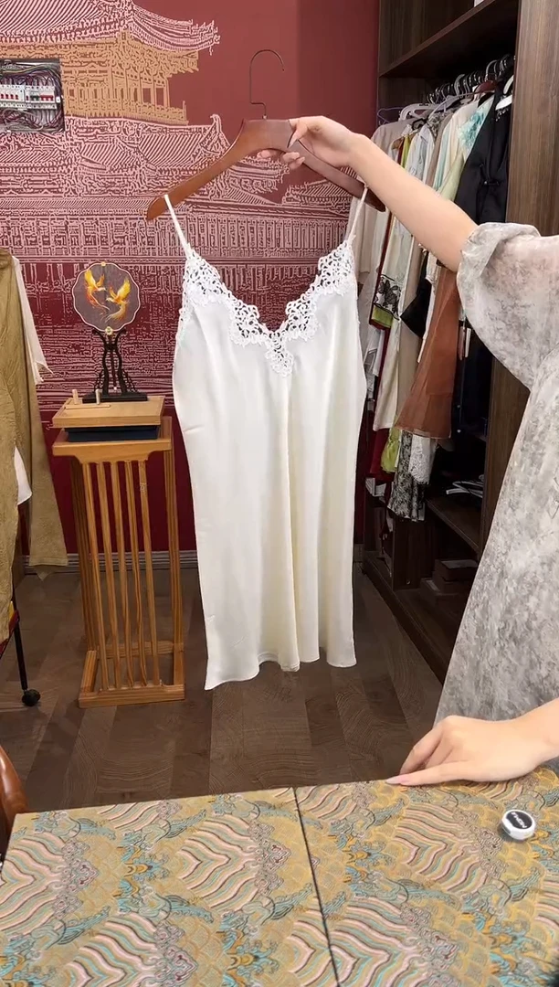 刺绣L 桑蚕丝睡裙22ss070