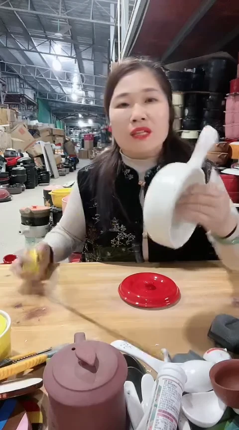 【闪购商品】598瑕疵白色手把锅，。