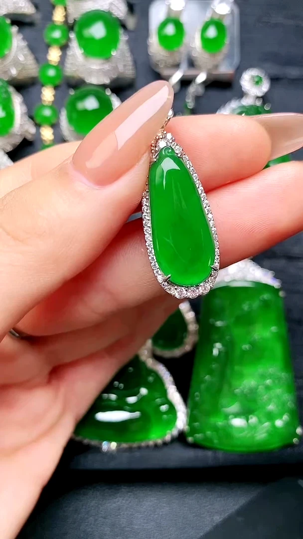 【闪购商品】翡翠吊坠(赠链)银S925镶嵌吊坠