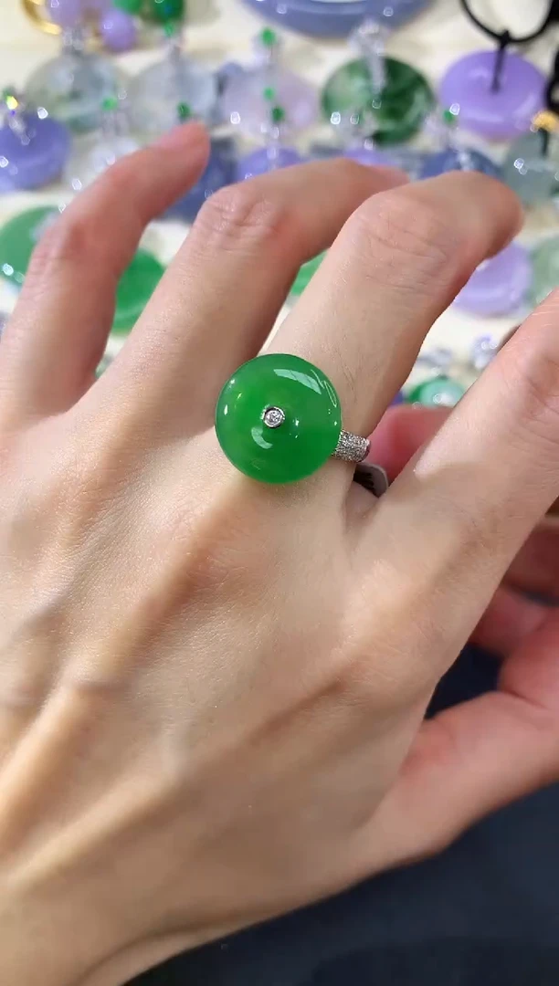 18K金镶嵌戒指翡翠111|