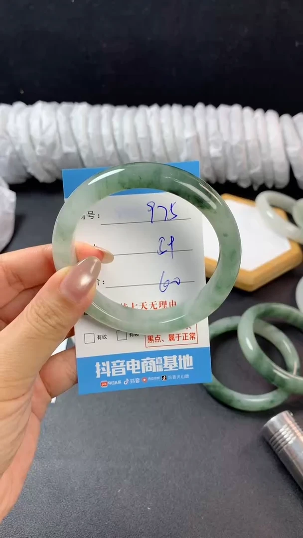石英质玉手镯未镶嵌e975