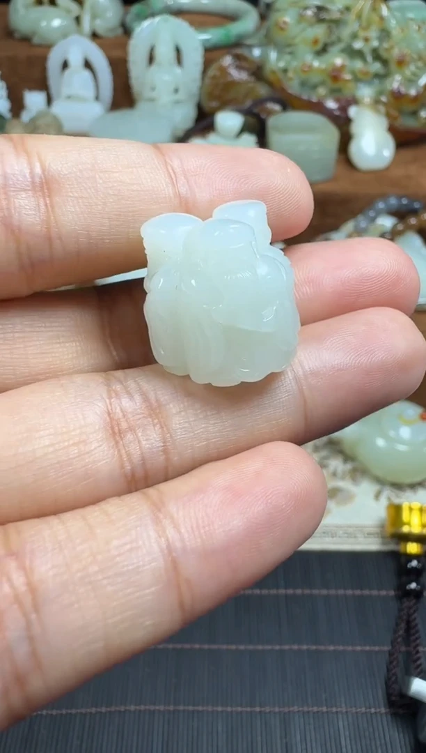 颈饰未镶嵌和田玉1