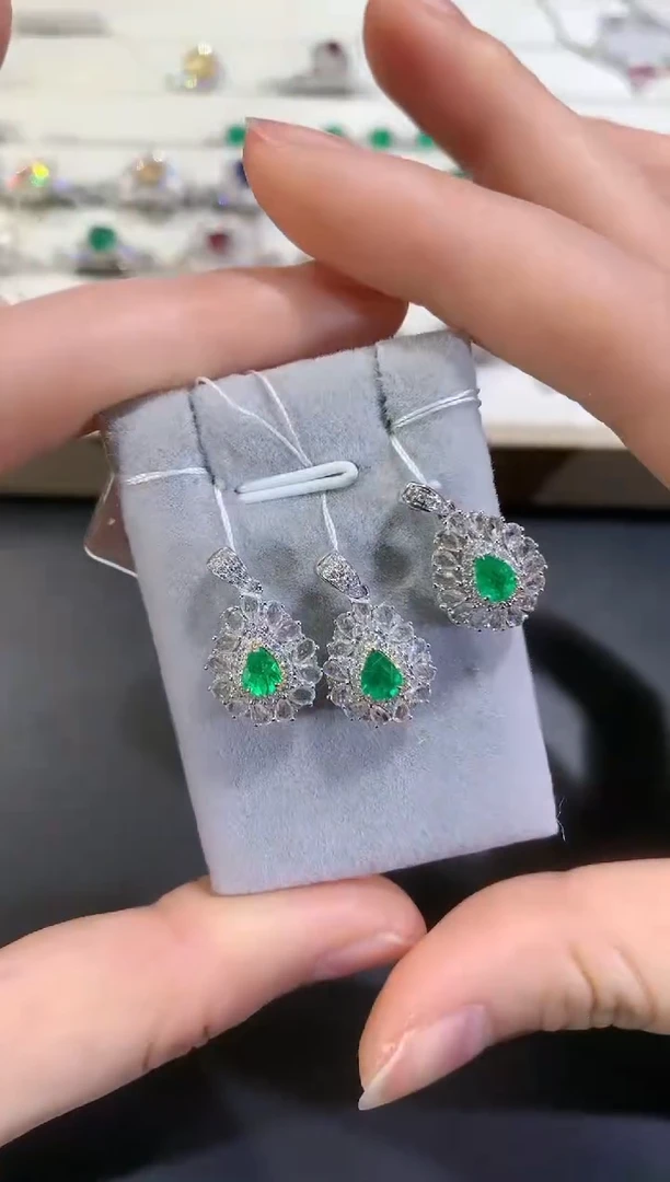 【闪购商品】祖母绿吊坠18K金镶嵌Z106|3980多样性发其一