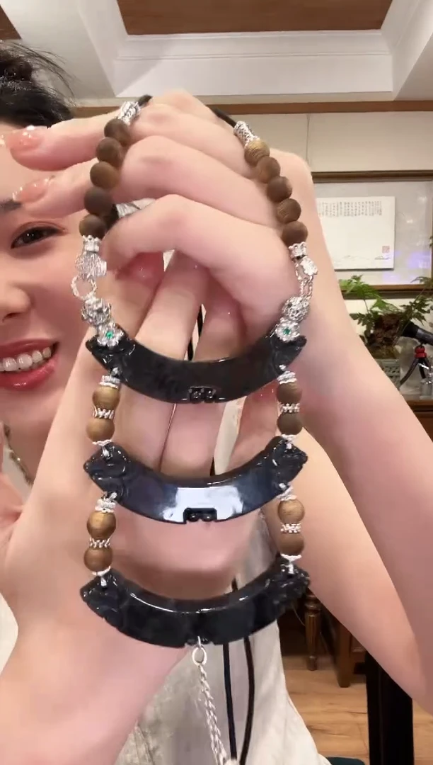 翡翠未镶嵌颈饰国风