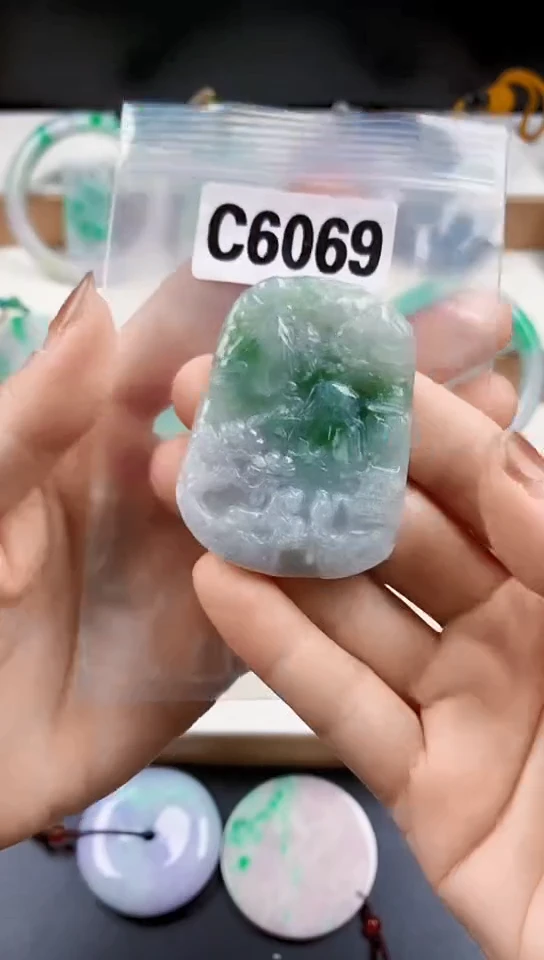 颈饰未镶嵌翡翠天然翡翠吊坠挂件