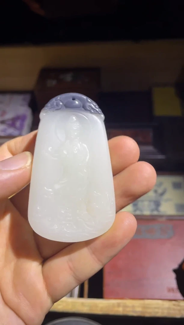 天然玉石未镶嵌颈饰   俏色站观音1件