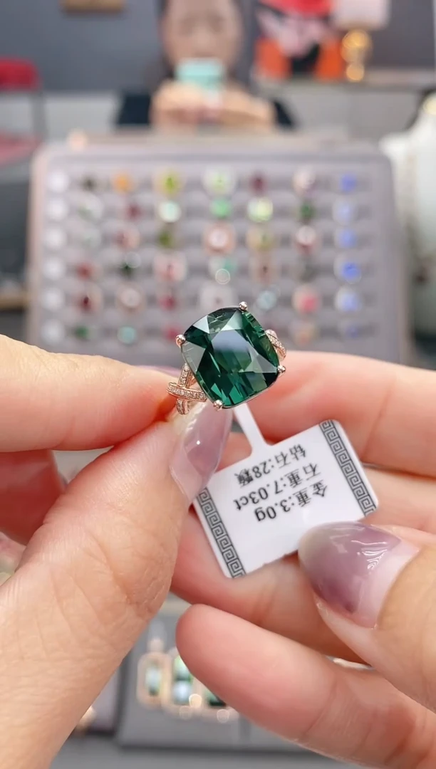 18K金镶嵌戒指碧玺7.03