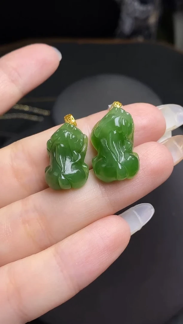 和田玉18K金镶嵌吊坠(不含链)  多样性发货发其一