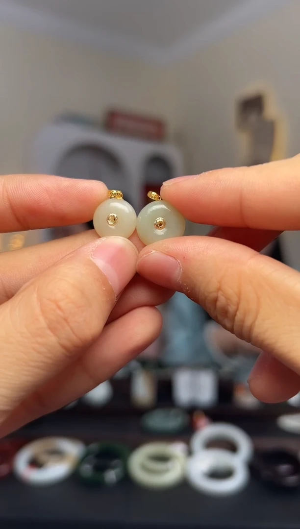 颈饰18K金镶嵌和田玉多样性发其一 平安扣