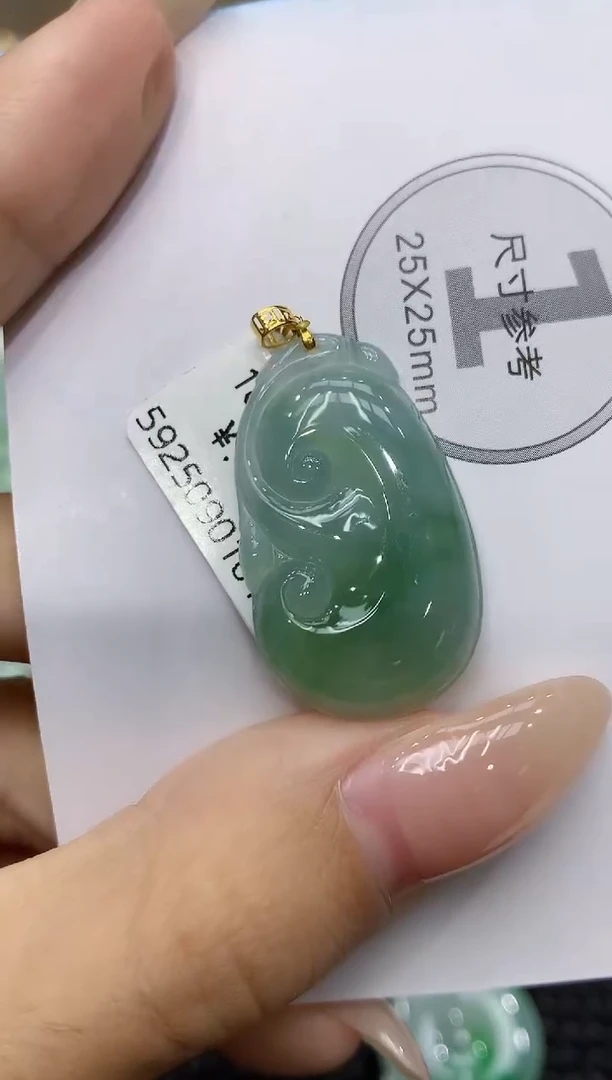 颈饰18K金镶嵌翡翠111111111111