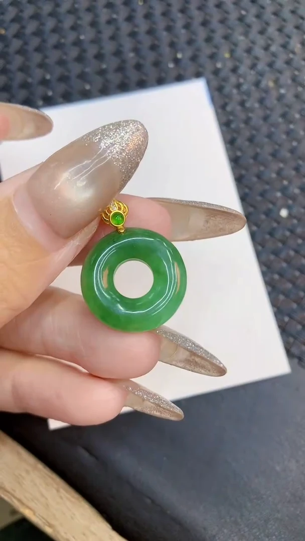 颈饰未镶嵌翡翠多样性发其一