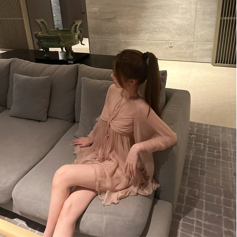高级感精致压褶飘逸雪纺连衣裙女夏设计感小众法式气质不规则短裙