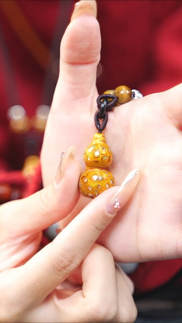 【闪购商品】金黄大漆紫光檀螺钿小脖挂