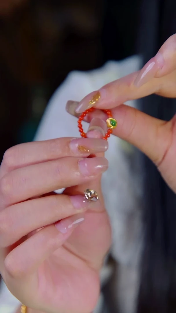 18K金镶嵌手链水晶衔翠