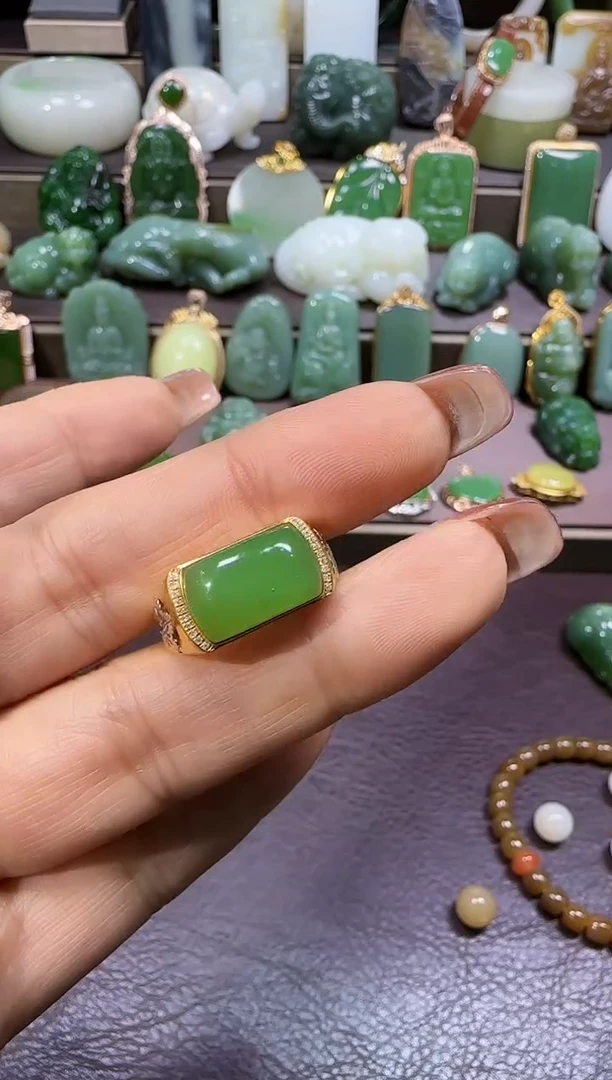 18K金镶嵌和田玉挂件【宏1229】123