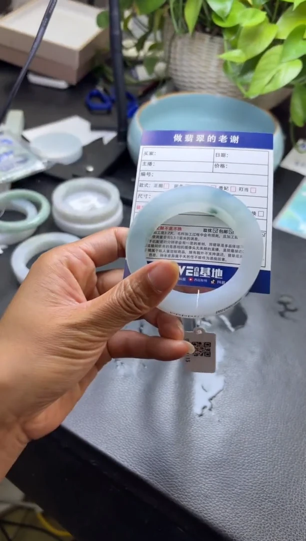 未镶嵌定制手镯不退不换定制翡翠昕****庄定制手镯不退不换