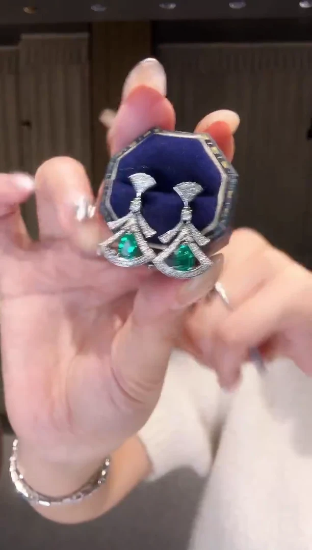 铂Pt950镶嵌耳饰钻石AY0440-PT