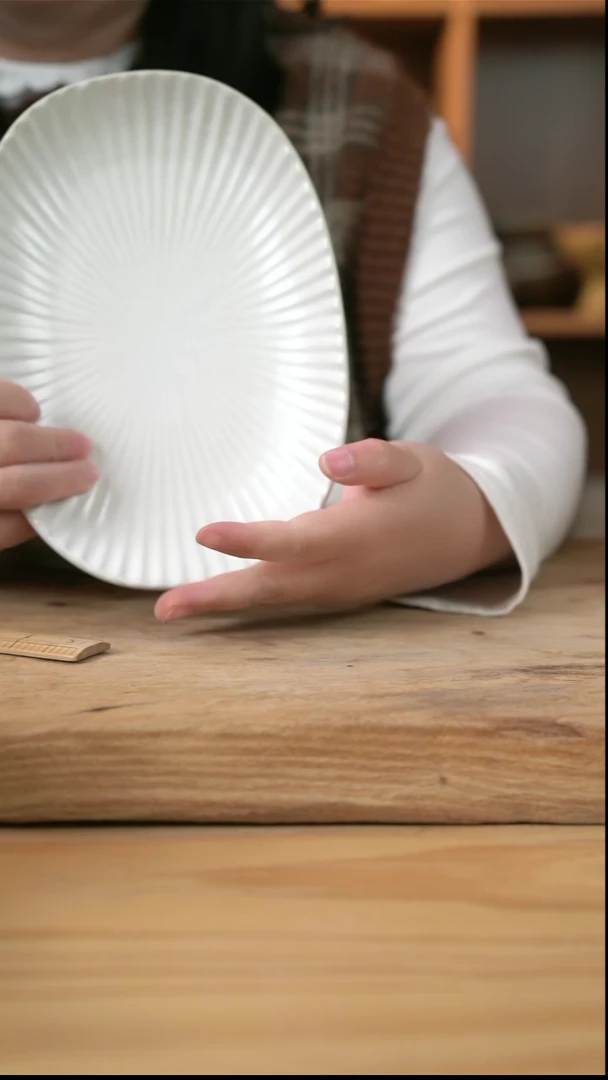 【闪购商品】白色的9英寸的菊花鱼盘