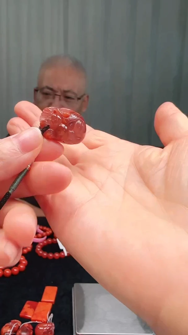 未镶嵌多样性发一件南红玛瑙原矿貔貅