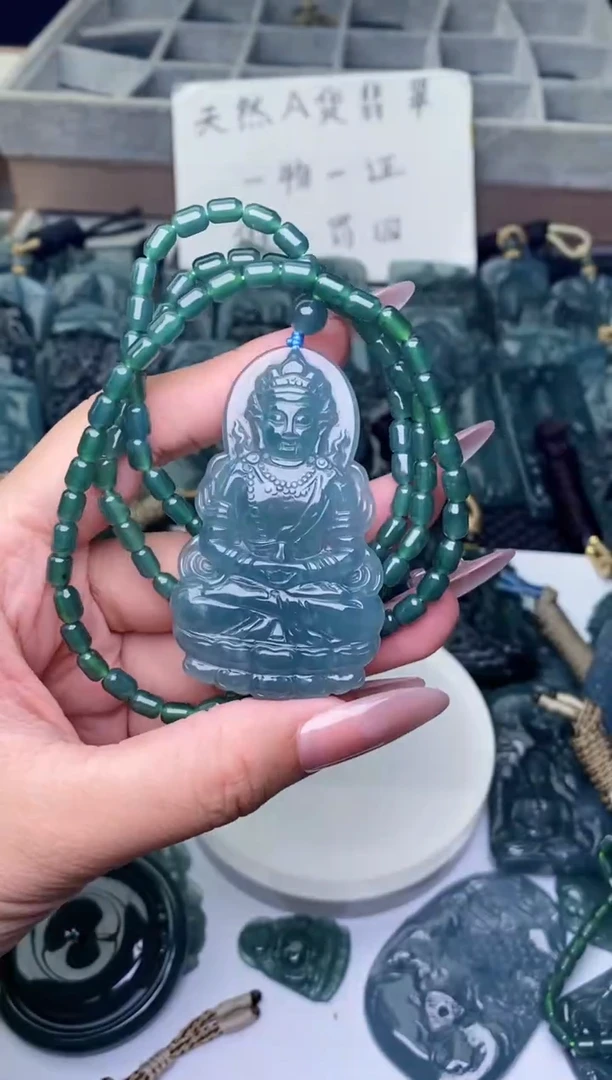 颈饰未镶嵌翡翠