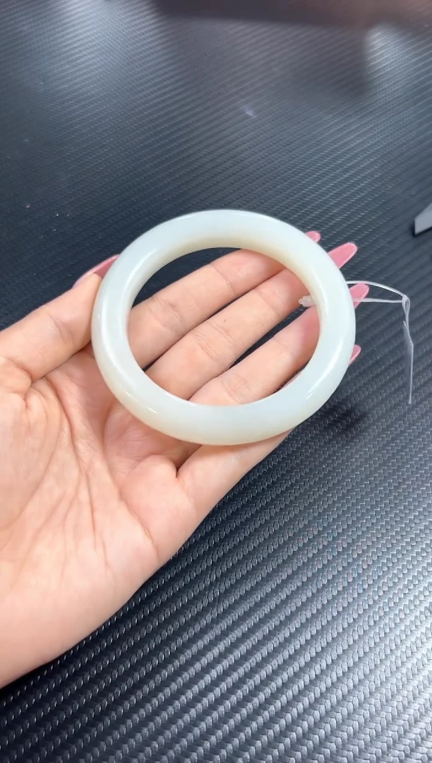 和田玉手镯未镶嵌且末金山微色差62