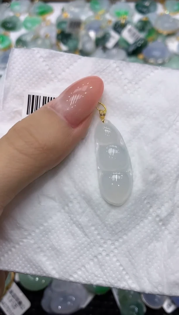 颈饰18K金镶嵌翡翠111111111111