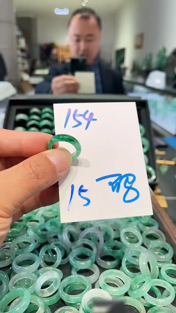 未镶嵌戒圈石英质玉非洲翠