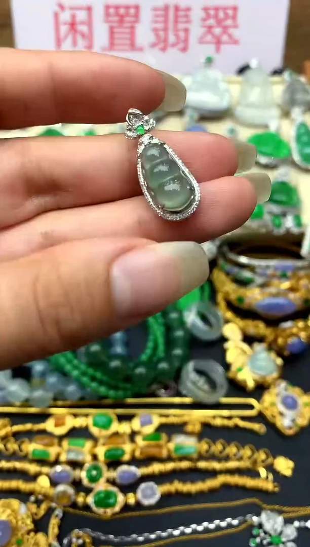 颈饰18K金镶嵌翡翠111 -中国好珍宝