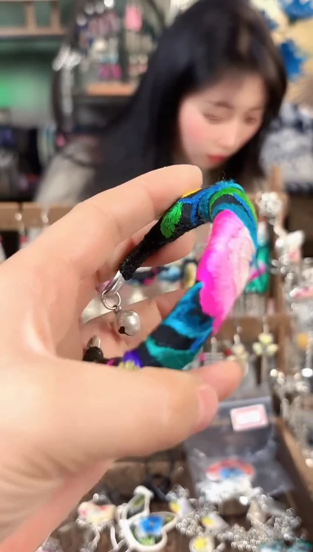 彩云南阁非遗老绣饰品558*