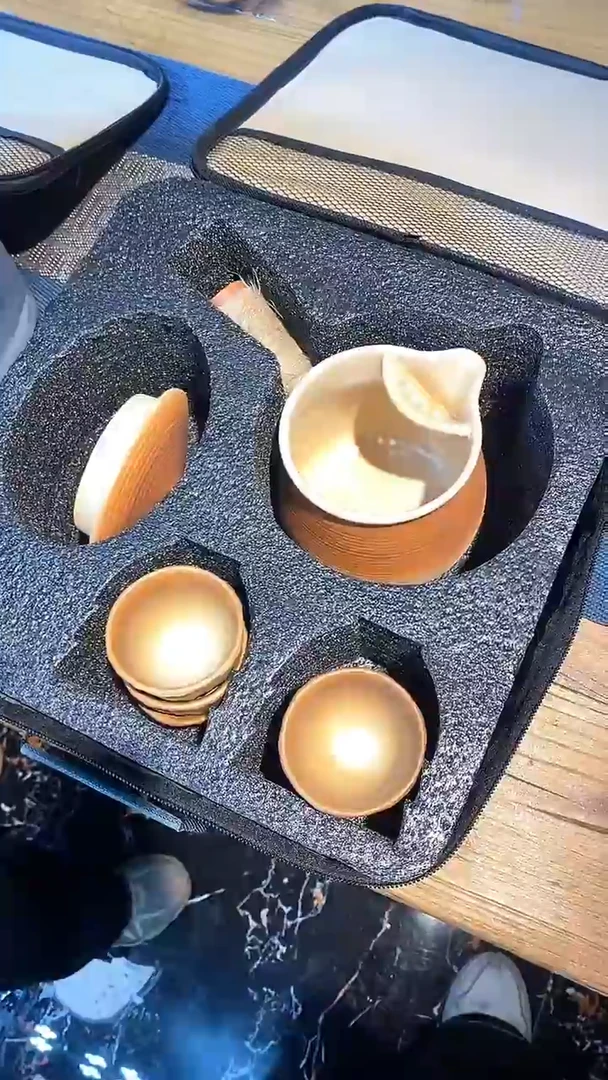 【闪购商品】700ml韵致+陶瓷盖+6莲花杯+旅行包