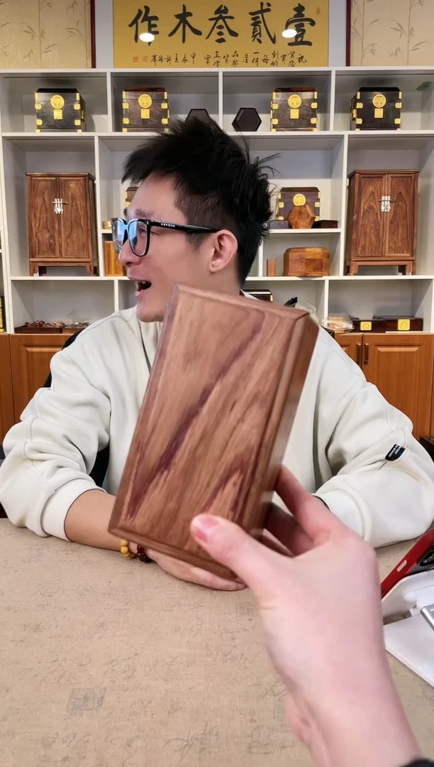 【闪购商品】木黄花梨 翻转小机关盒 花纹不一