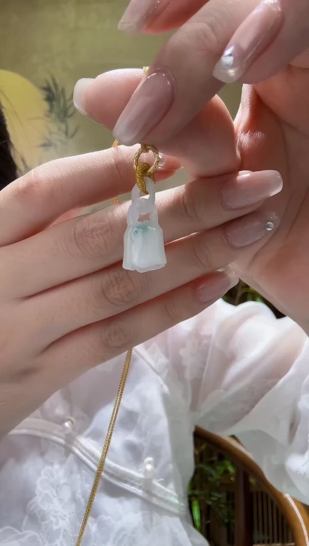翡翠未镶嵌颈饰吊坠