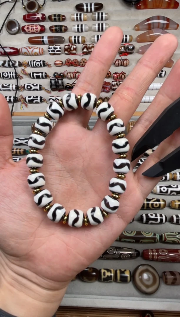 玛瑙/玉髓裸珠17粒10mm老型虎牙一串