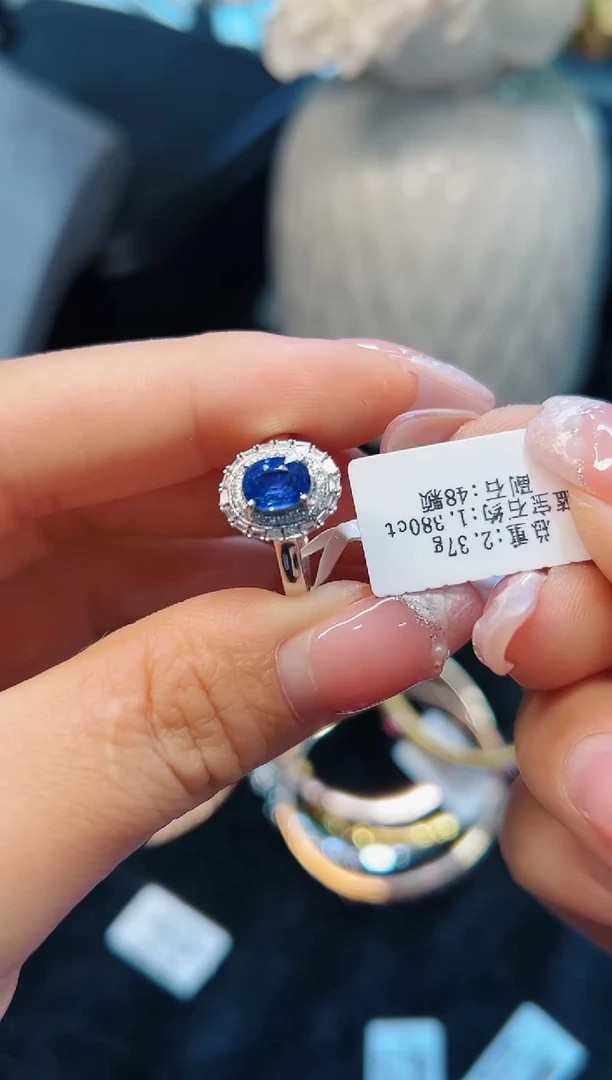 蓝宝石戒指18K金镶嵌·