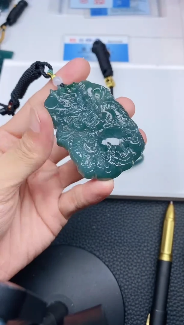 颈饰未镶嵌翡翠