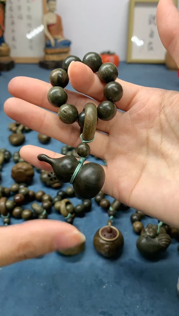 【闪购商品】维腊木（绿檀）把件葫芦 盘玩件