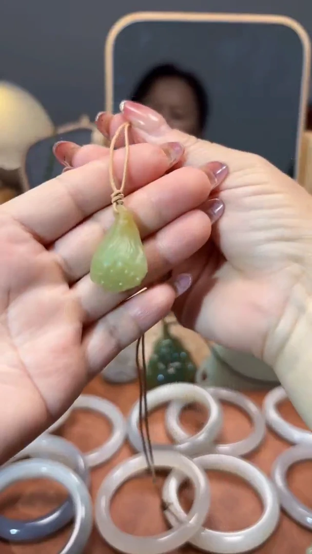 和田玉未镶嵌颈饰1