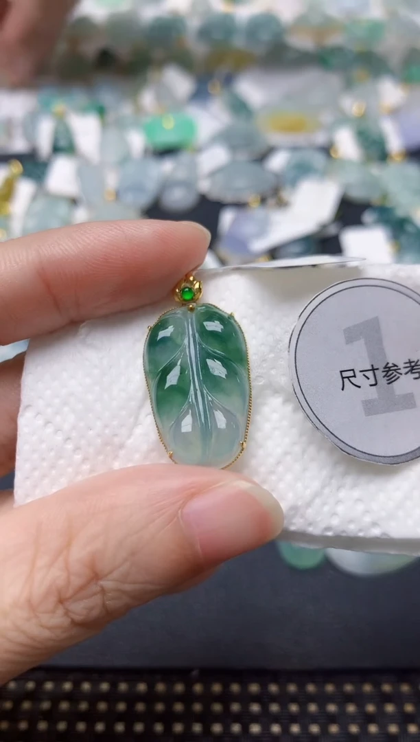 颈饰18K金镶嵌翡翠天然缅甸A货翡翠