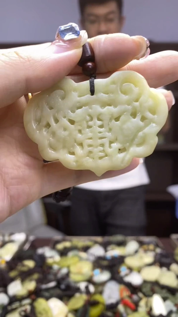 未镶嵌岫玉挂件