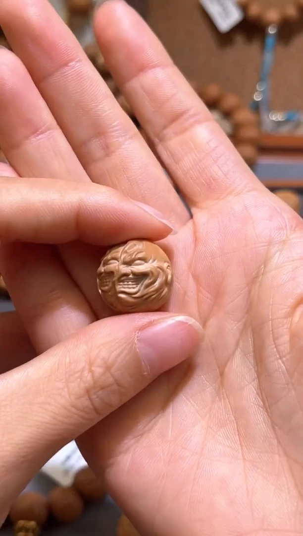 猴头核桃吊坠裂变僧雕刻珠