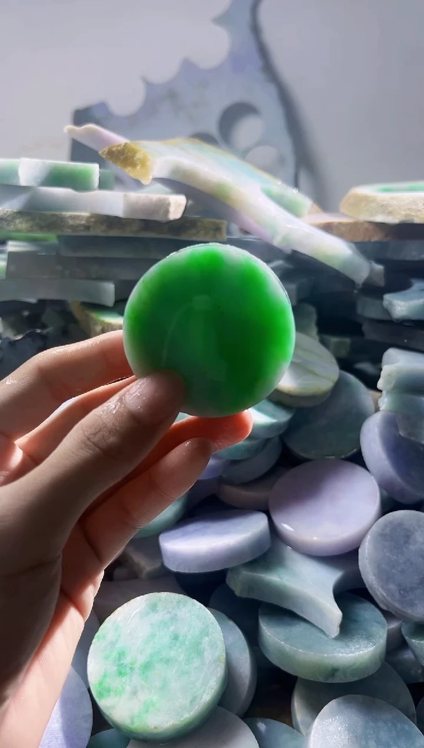 翡翠裸石多****）缅甸翡翠A货陈138