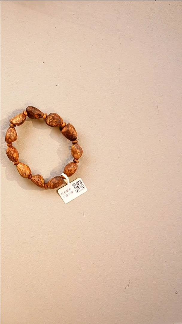 沉香手串莺歌绿棋楠随型留疤单圈