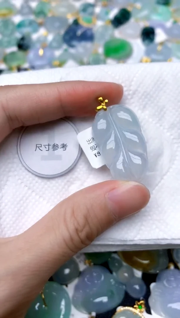 颈饰18K金镶嵌翡翠天然A货翡翠