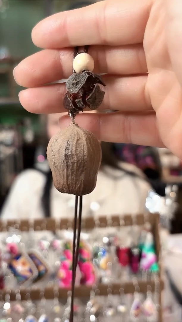 彩云南阁非遗老绣饰品543